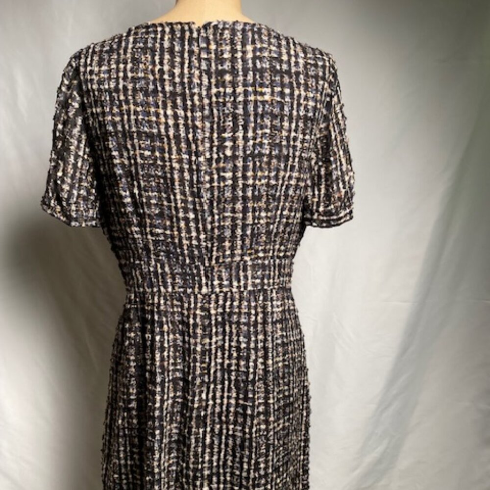 Classic Silk Patterned Dress - image 3